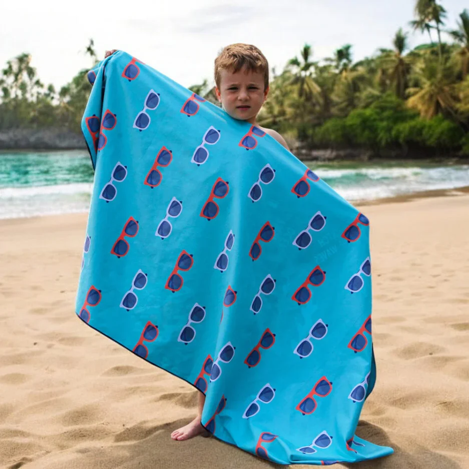 SERVIETTE DE PLAGE EN MICROFIBRE, DINOSAURE SURFANT – Image 2