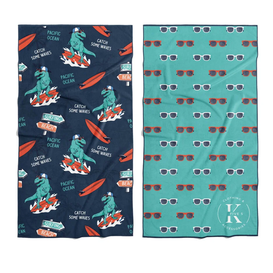 SERVIETTE DE PLAGE EN MICROFIBRE, DINOSAURE SURFANT
