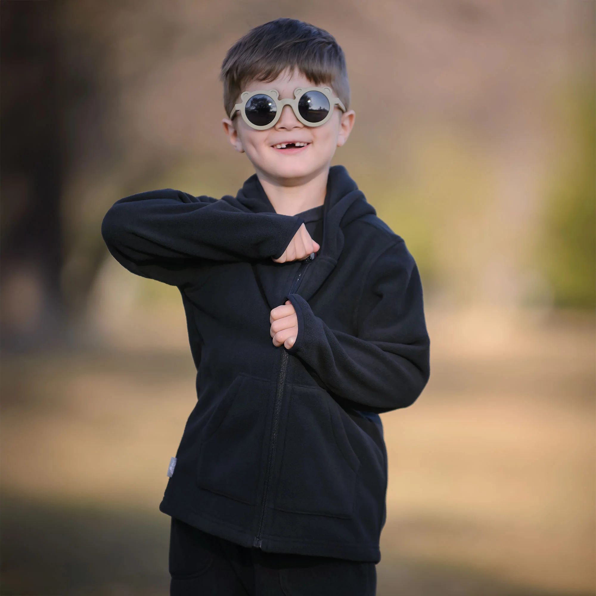 CHANDAIL À CAPUCHON POUR ENFANT, NOIR 3 À 10 ANS – Image 4