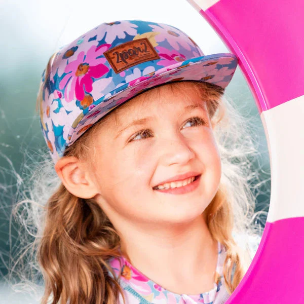 CASQUETTE POUR ENFANT, FLEURS BLANCHES, ROSES ET VERTES – Image 3